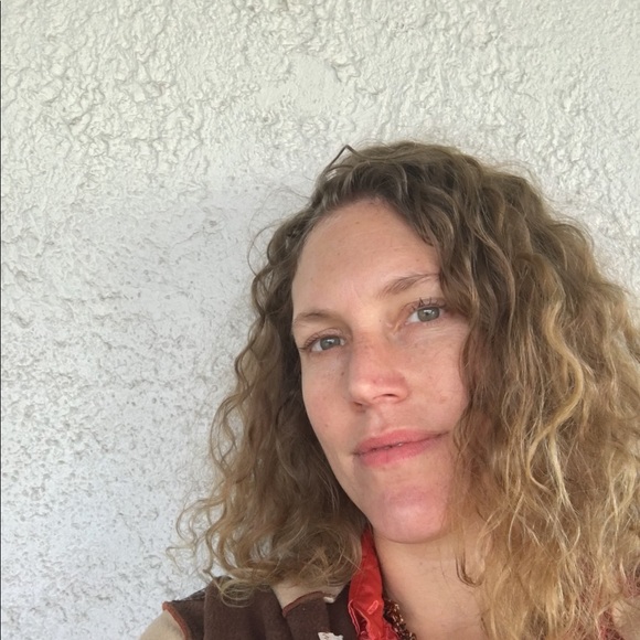 Poshmark profile picture for @arteries